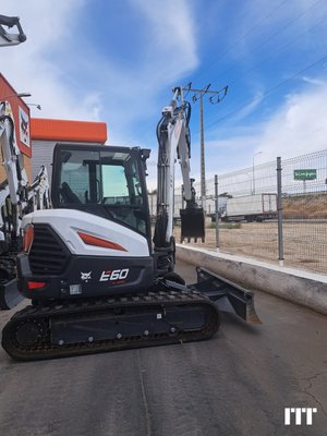 Mini excavator Bobcat E60 - 1