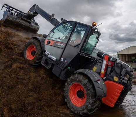 ITT Bobcat Of present the New TELESCOPIC LOADER TL43.80HF AGRI