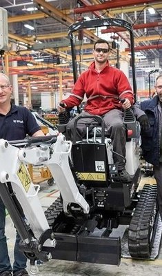ITT Bobcat Of célèbre la fabrication de 10 000 mini-pelles Bobcat